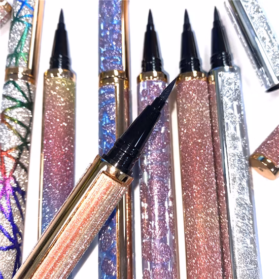 Neuer trendiger Magic Eyeliner Pencil Tube selbstklebender Eyeliner Liquid Eyeliner